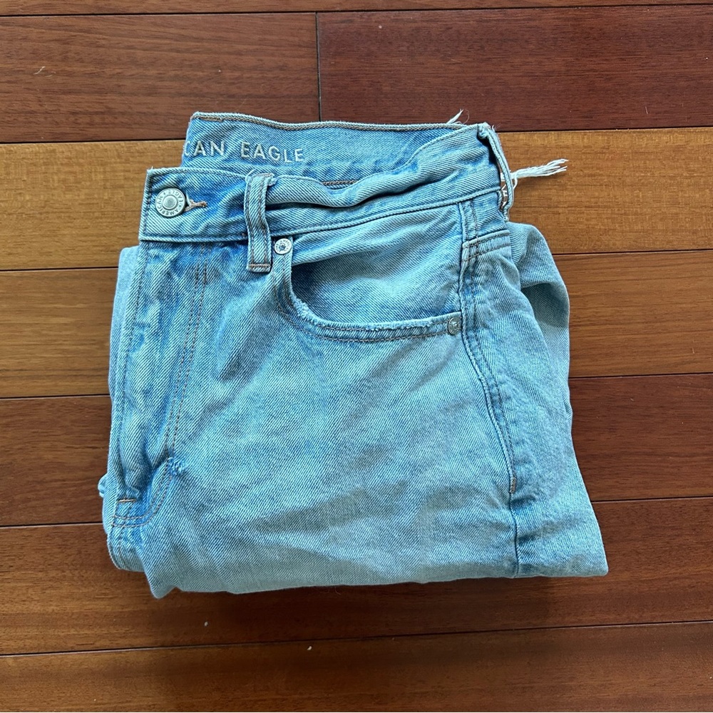 AE Relaxed Mom Jean Size 6 Short